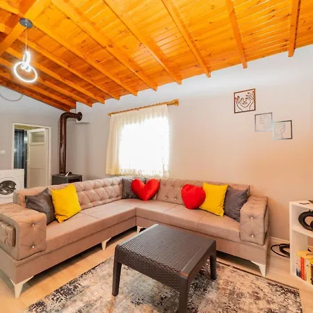 アパート Spacious Flat In Konyaalti *